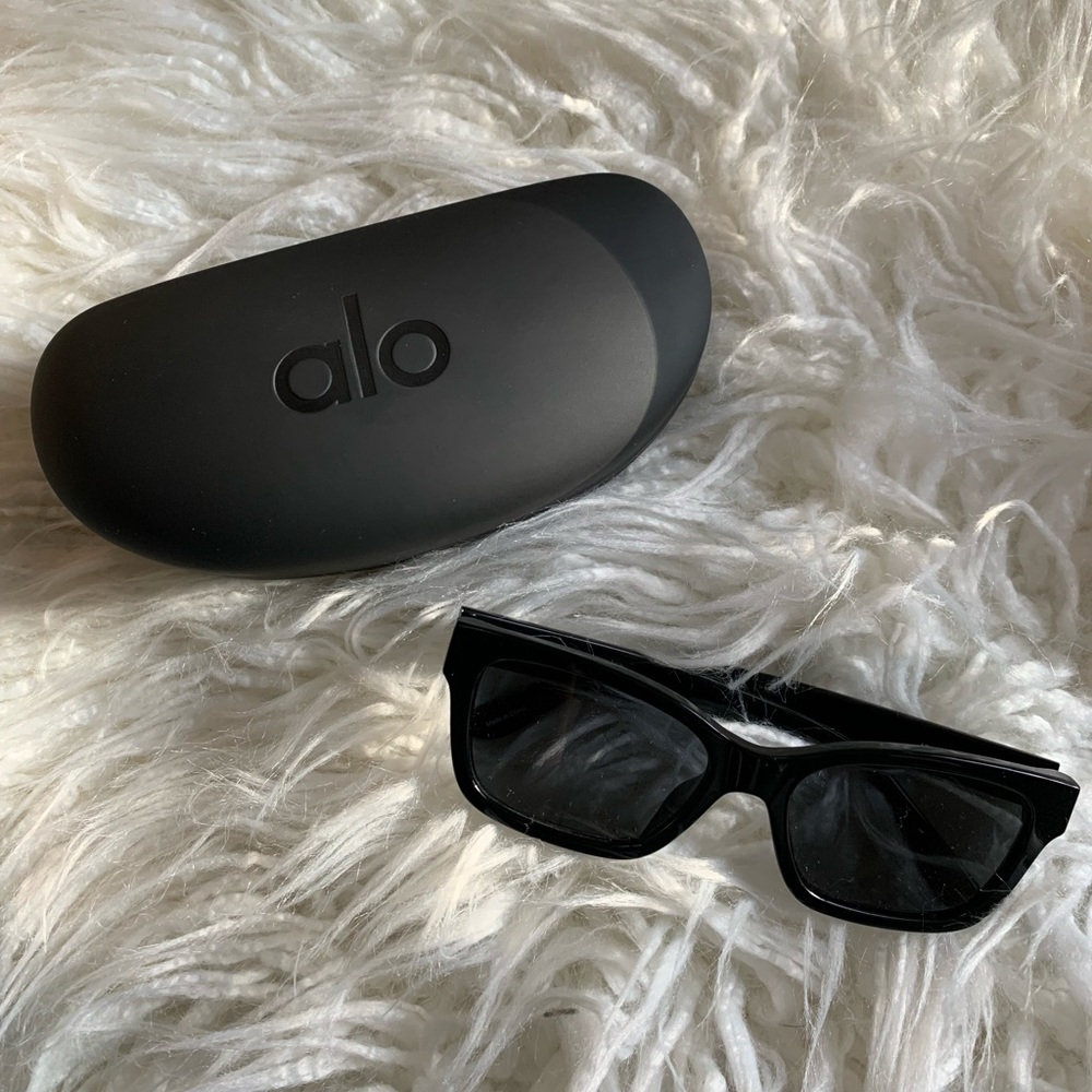Alo Yoga Chill Sunglasses